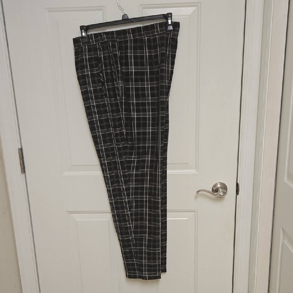 Women's Black Plaid Dress Pants - Picture 3 of 7
